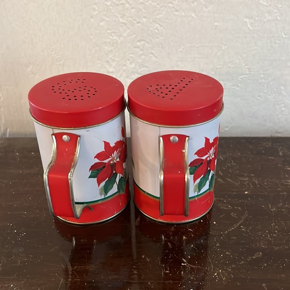 Christmas metal salt and pepper shakers - Picture 2 of 3